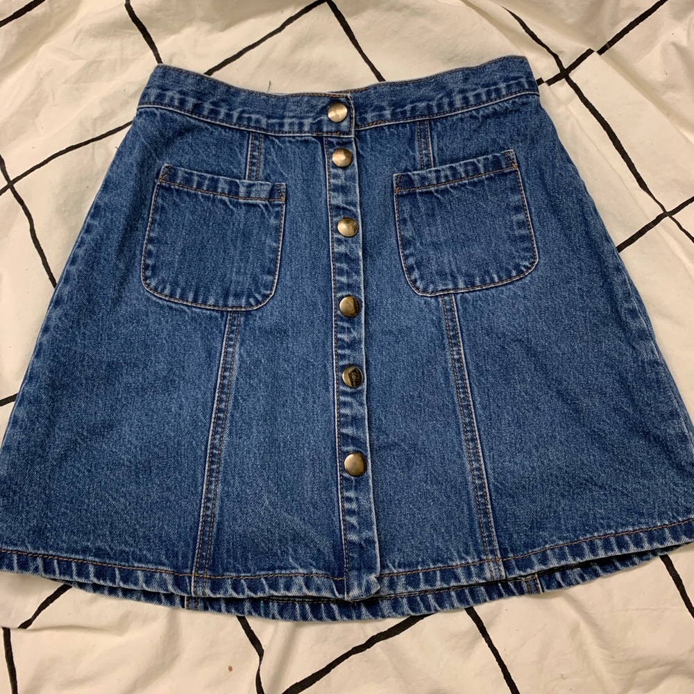 UO denim skirt w buttons